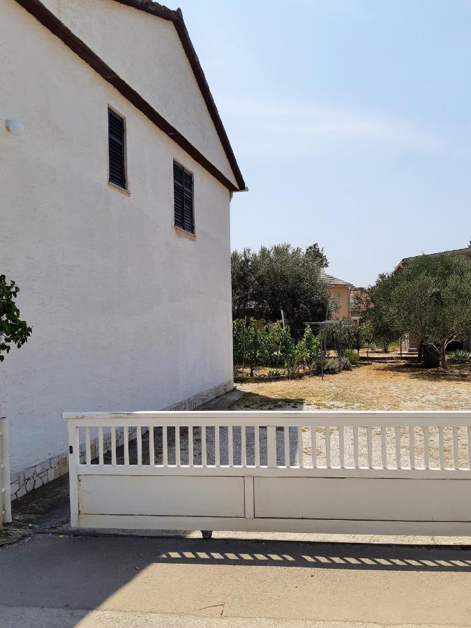 Dalmatino Apartmani Vir Bagian luar foto
